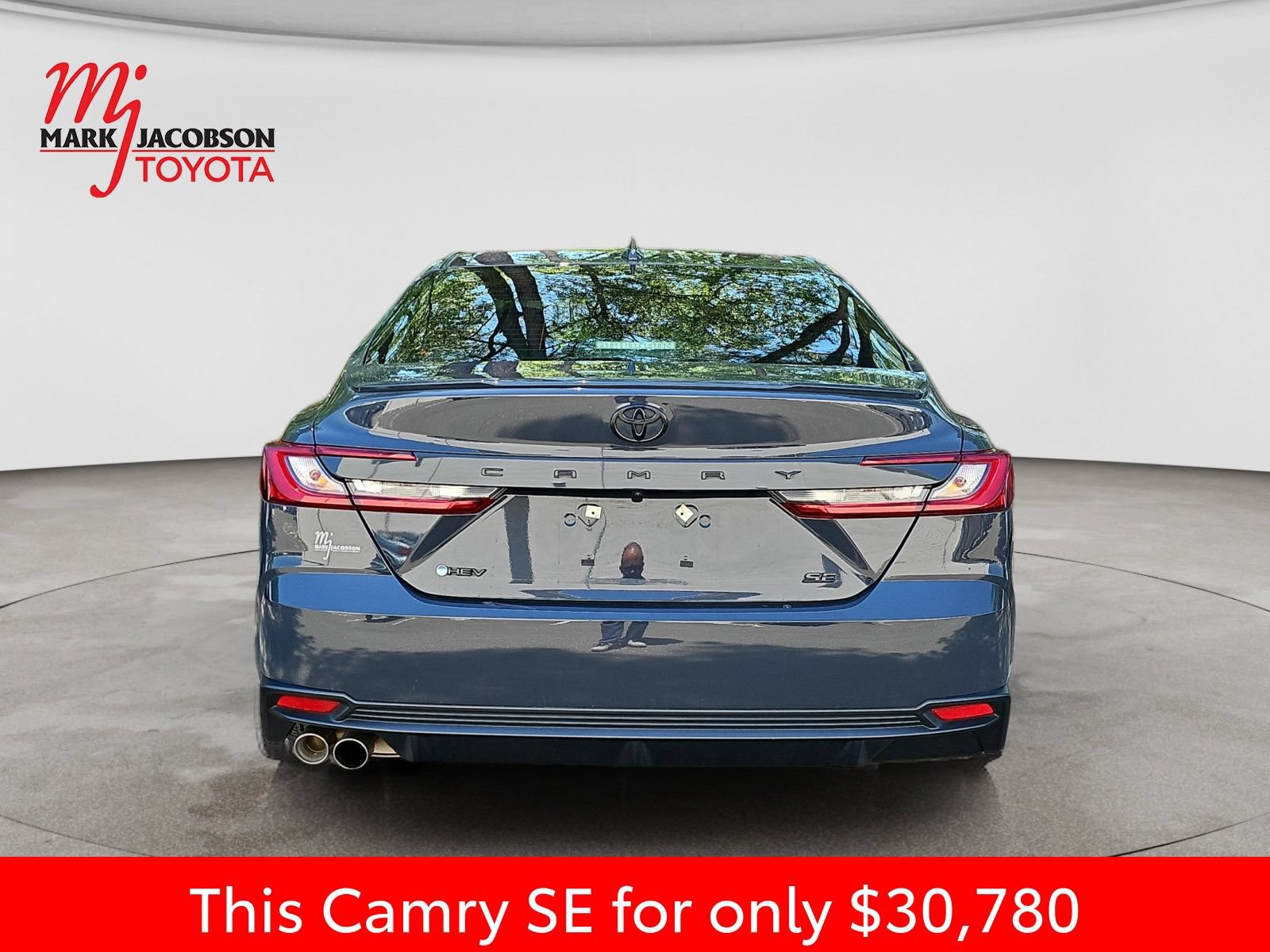 Used 2025 Toyota Camry SE w/ Convenience Package FWD image 11