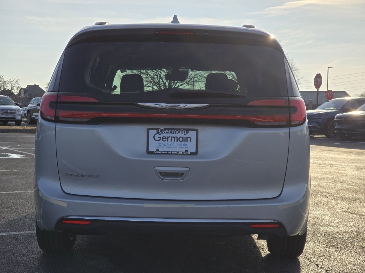 Used 2022 Chrysler Pacifica Touring-L image 15