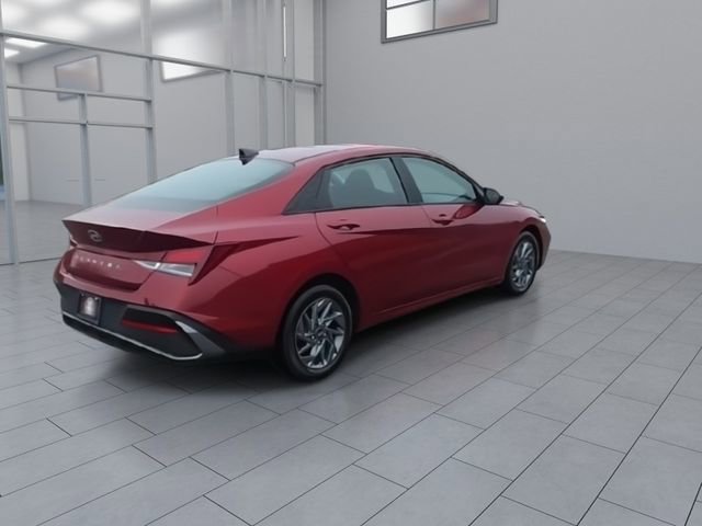 Used 2024 Hyundai Elantra SEL image 8