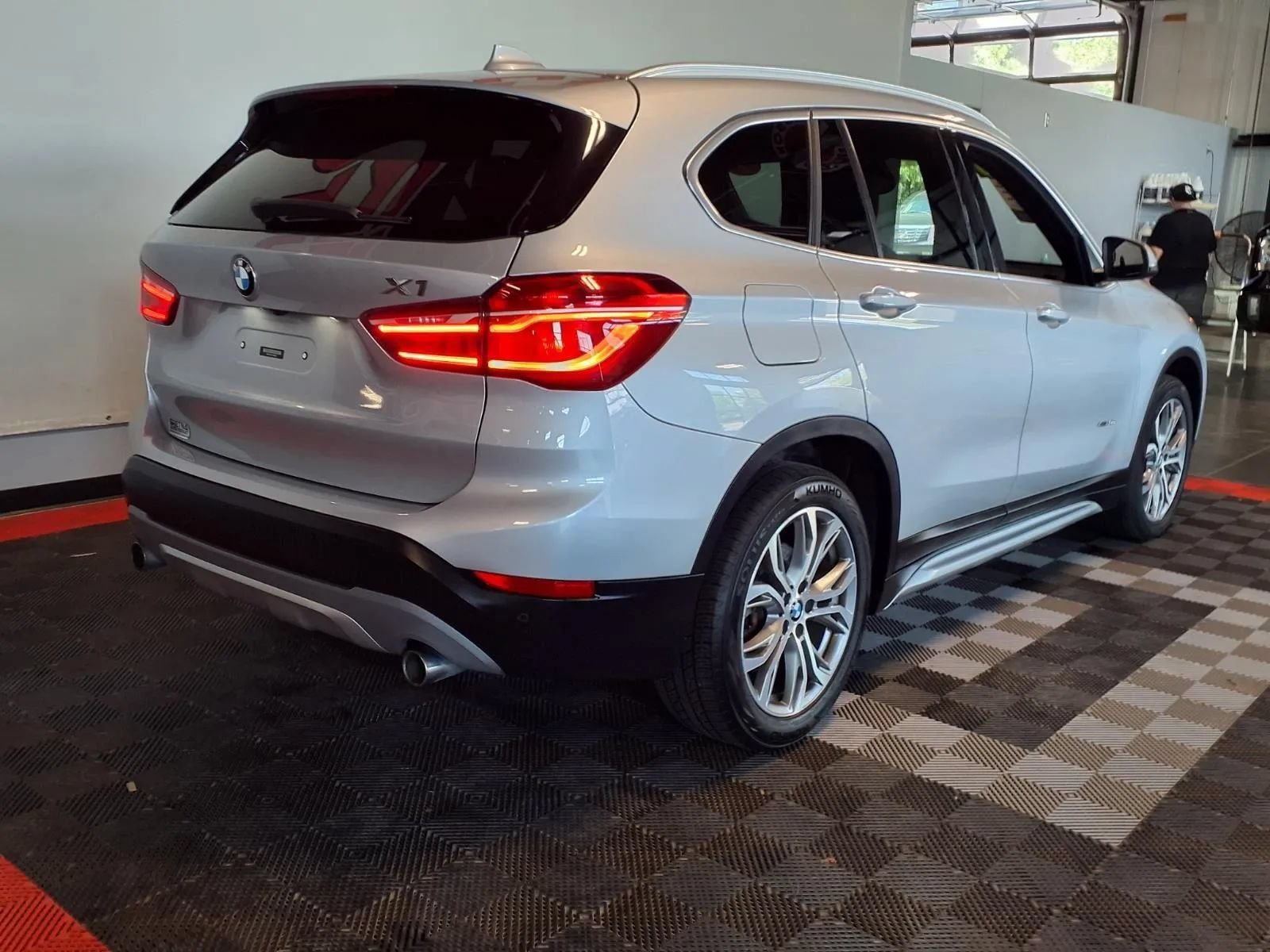 Used 2018 BMW X1 xDrive28i AWD/4WD image 9
