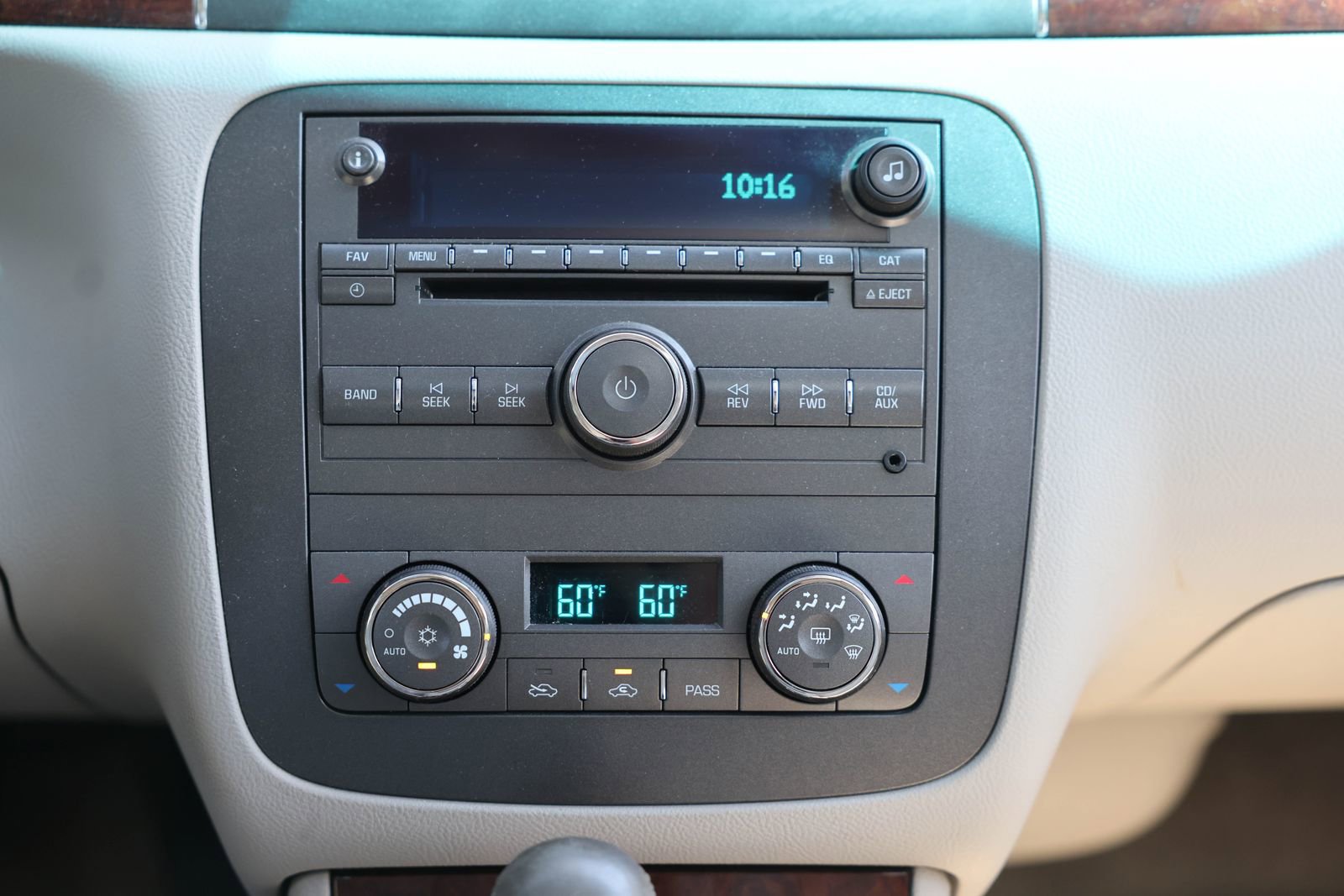 Used 2011 Buick Lucerne CXL w/ Driver Confidence Package FWD image 22