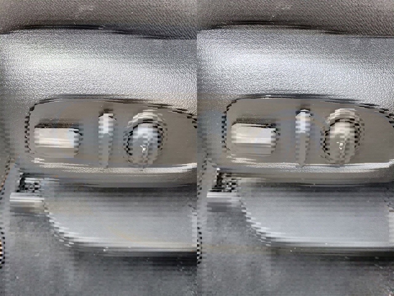 Used 2023 Chevrolet Traverse LT image 18