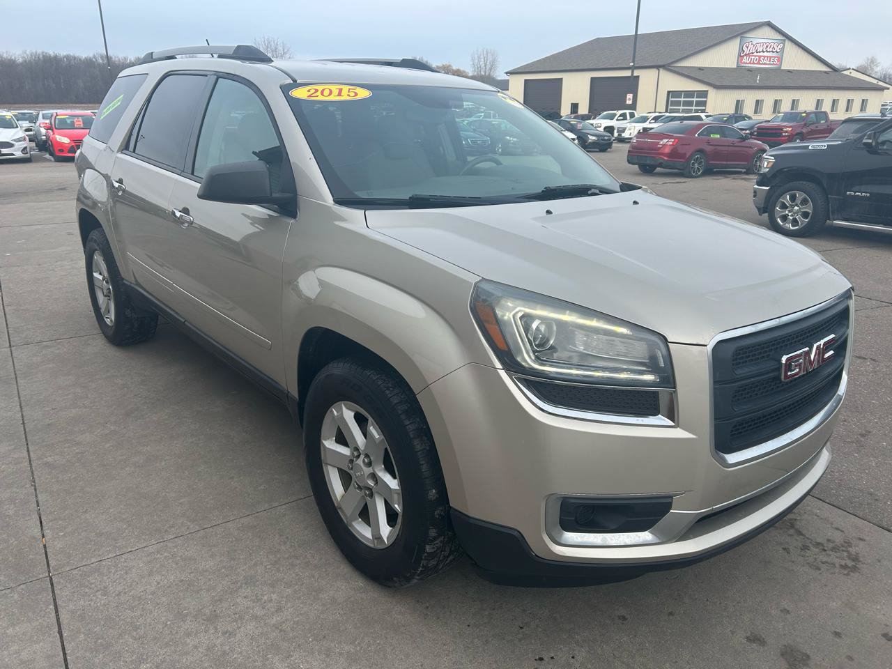 Used 2015 GMC Acadia SLE FWD image 3