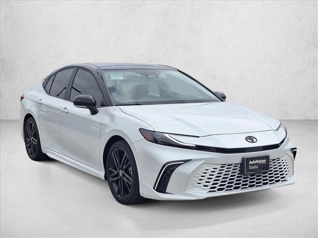 Used 2025 Toyota Camry XSE FWD image 3