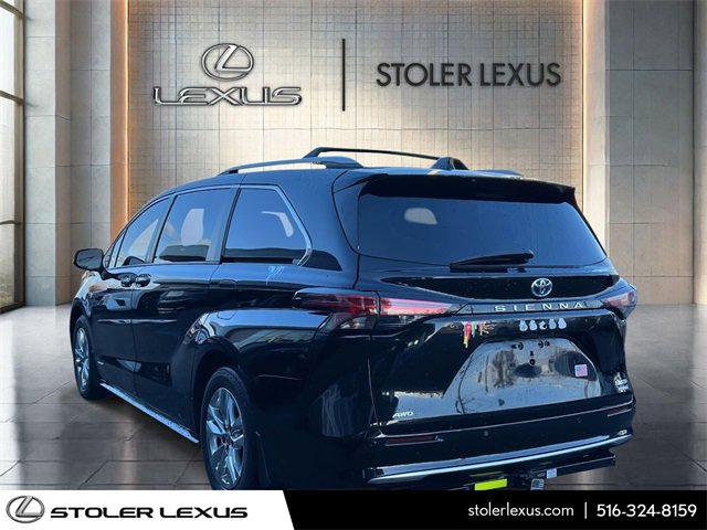 Used 2021 Toyota Sienna Limited image 6