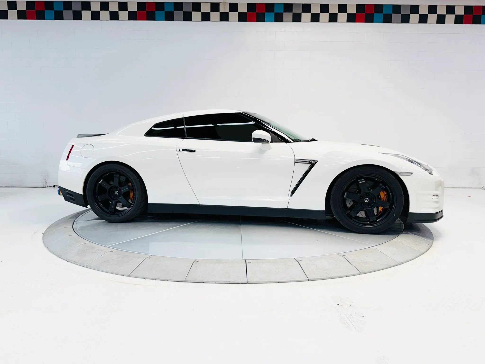 Used 2014 Nissan GT-R Black Edition AWD/4WD image 28