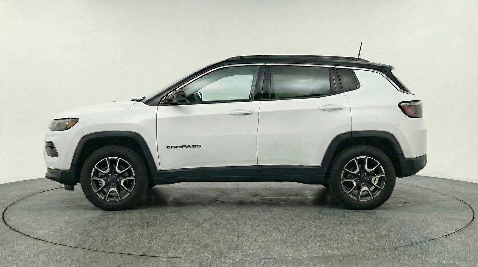 Used 2025 Jeep Compass Trailhawk AWD/4WD image 5