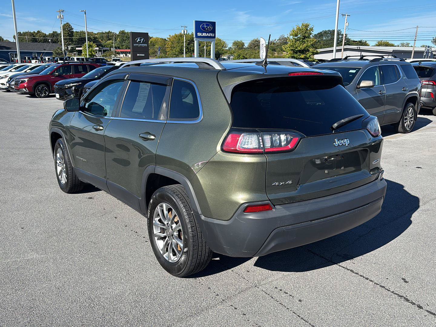 Used 2019 Jeep Cherokee Latitude Plus w/ Cold Weather Group AWD/4WD image 5