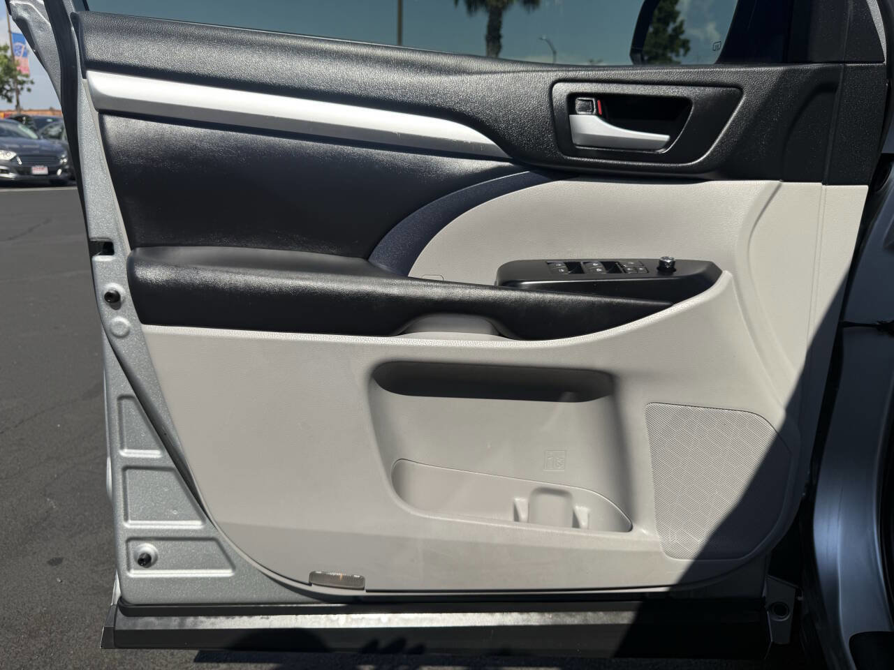 Used 2018 Toyota Highlander XLE image 10