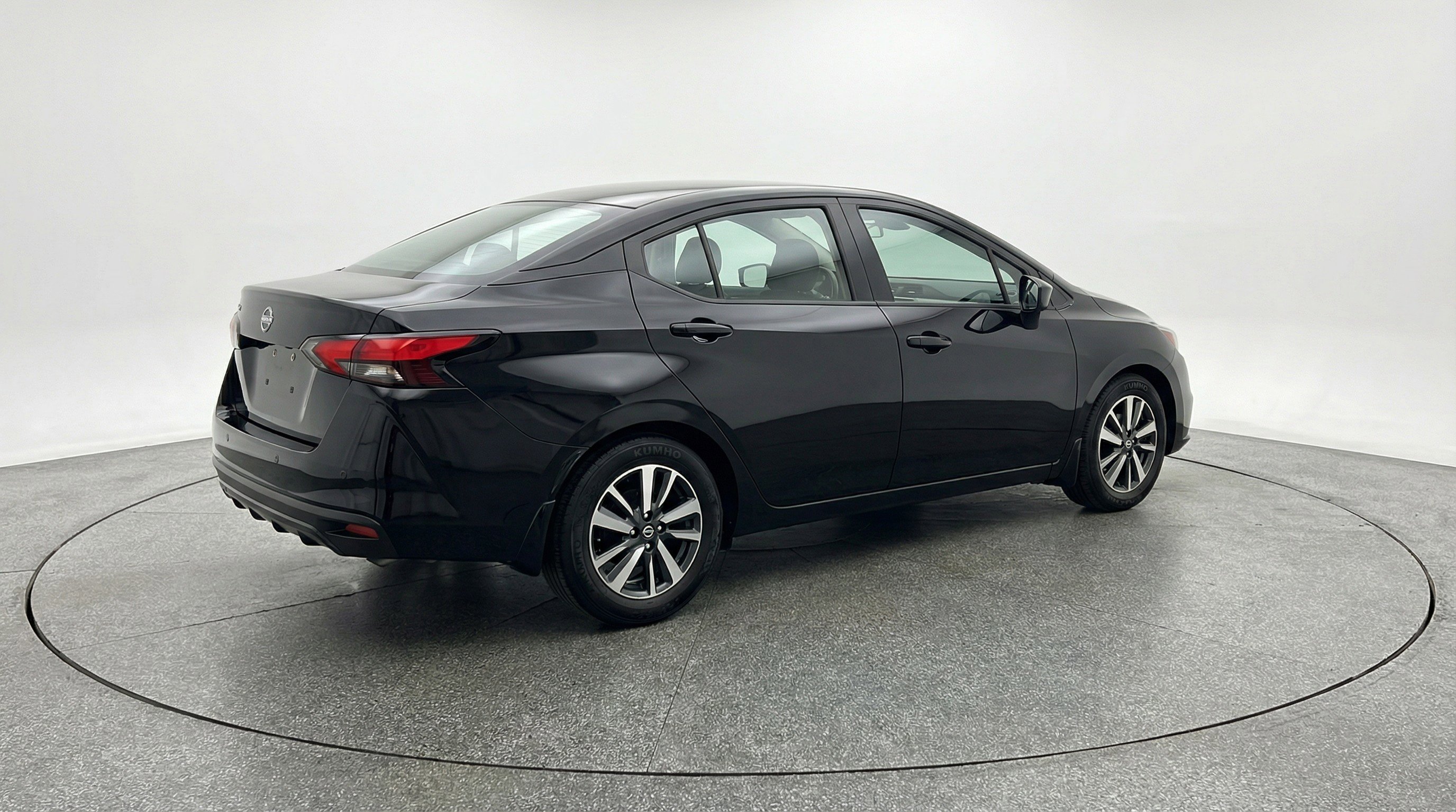 Used 2025 Nissan Versa SV image 9