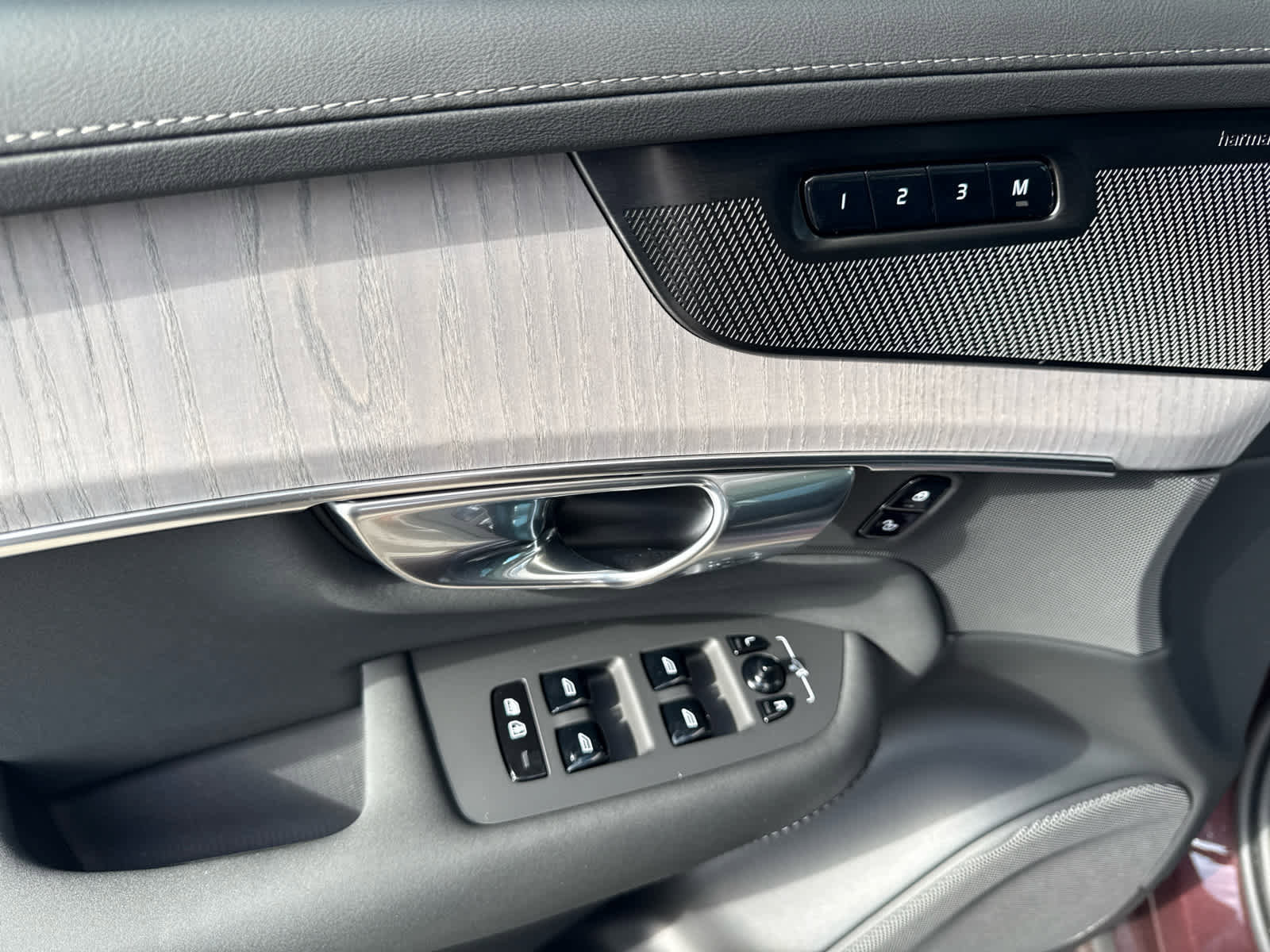 New 2026 Volvo XC90 T8 Ultra w/ Protection Package Premier image 7