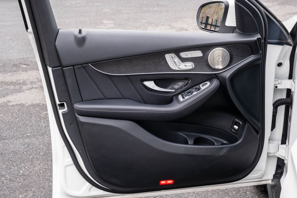 Used 2021 Mercedes-Benz GLC 300 4MATIC w/ AMG Line image 13