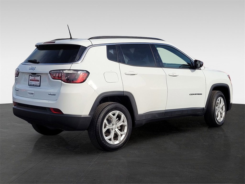 Used 2024 Jeep Compass Latitude image 4