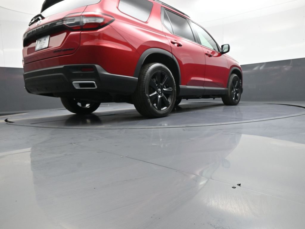 Certified 2025 Honda Pilot Black Edition image 32
