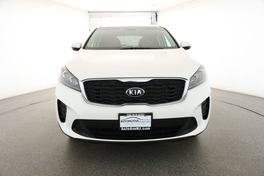 Used 2020 Kia Sorento LX image 2