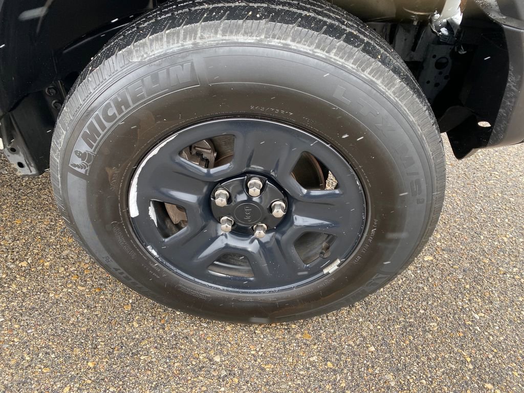 Used 2023 Jeep Wrangler Sport image 31