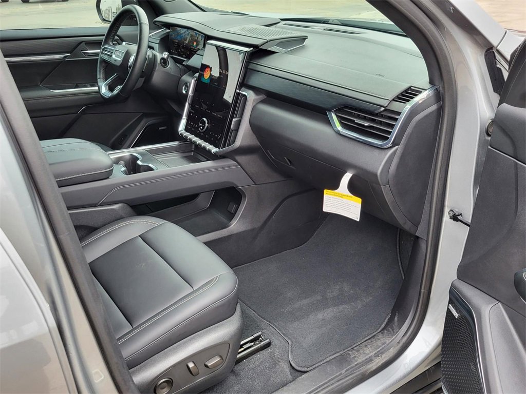 Used 2024 GMC Acadia Elevation w/ Black Edition image 9