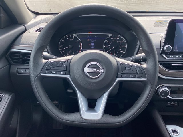 Used 2025 Nissan Altima 2.5 SV FWD image 8