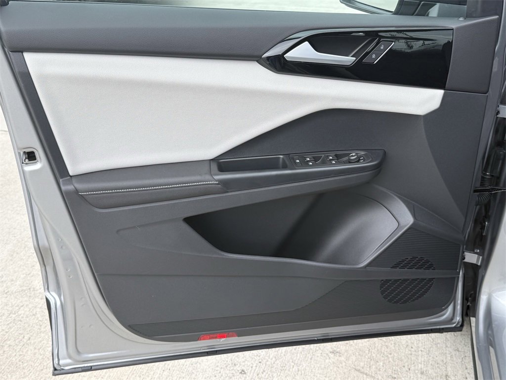 New 2026 Volkswagen Taos S image 10