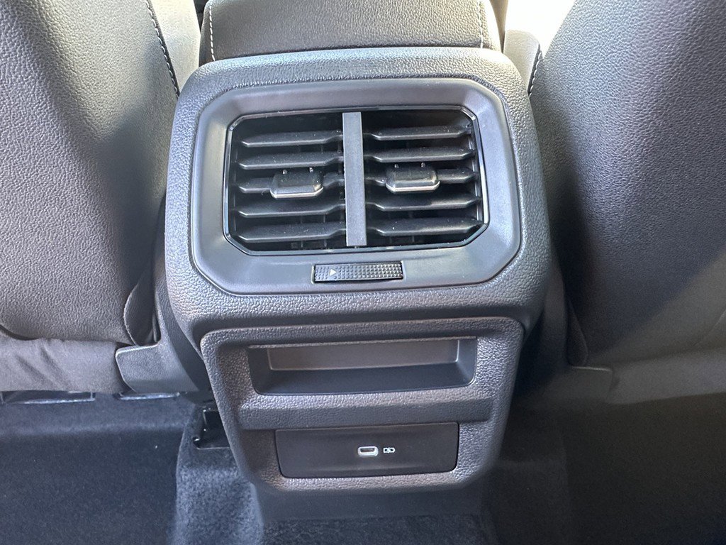 New 2025 Volkswagen Taos SE image 8