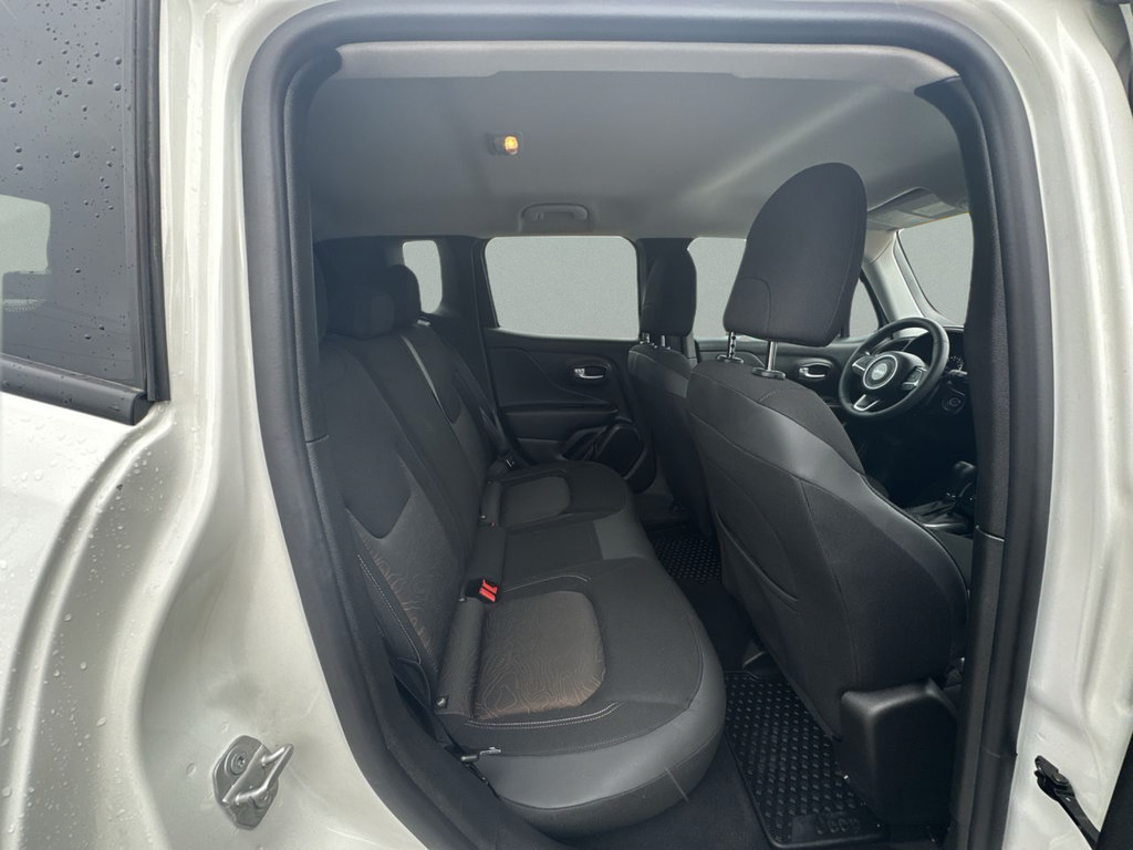 Certified 2023 Jeep Renegade Latitude AWD/4WD image 33