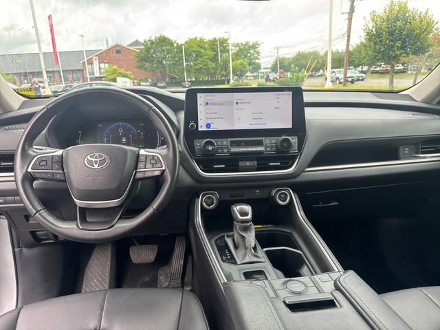 Used 2025 Toyota Grand Highlander AWD image 15