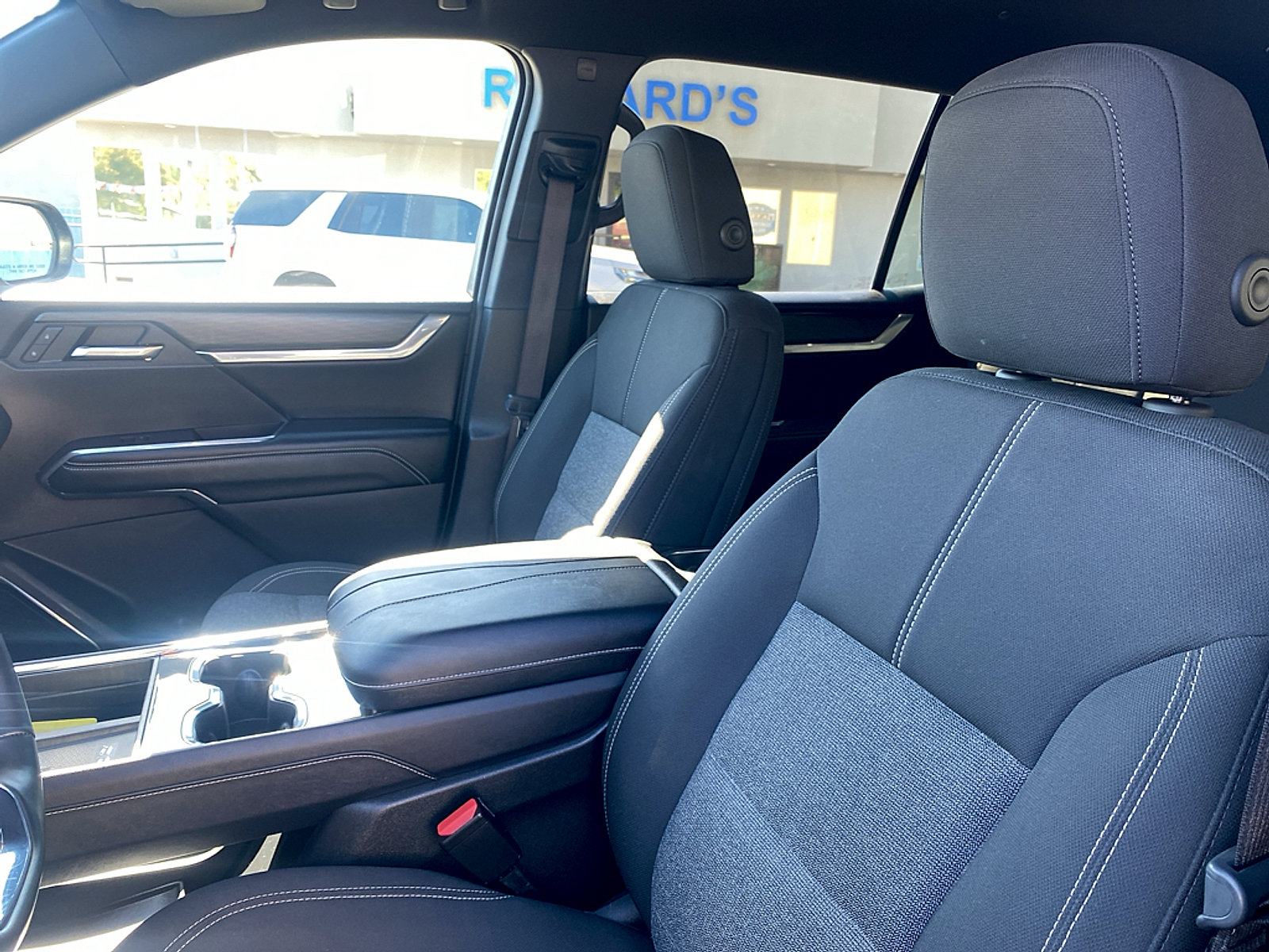 Used 2025 GMC Acadia Elevation AWD/4WD image 22