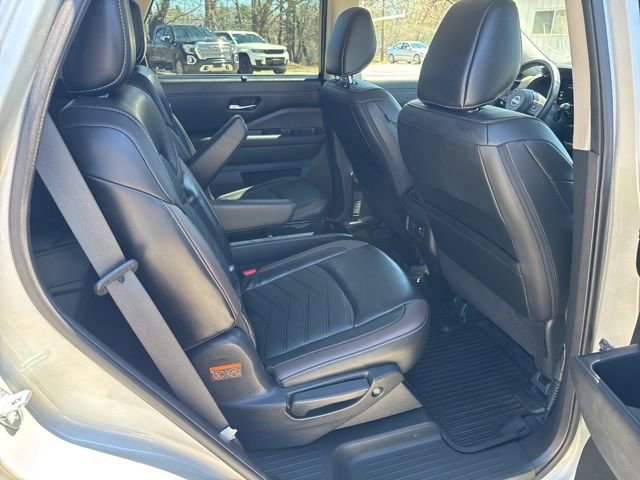 Used 2023 Nissan Pathfinder Platinum AWD/4WD image 19