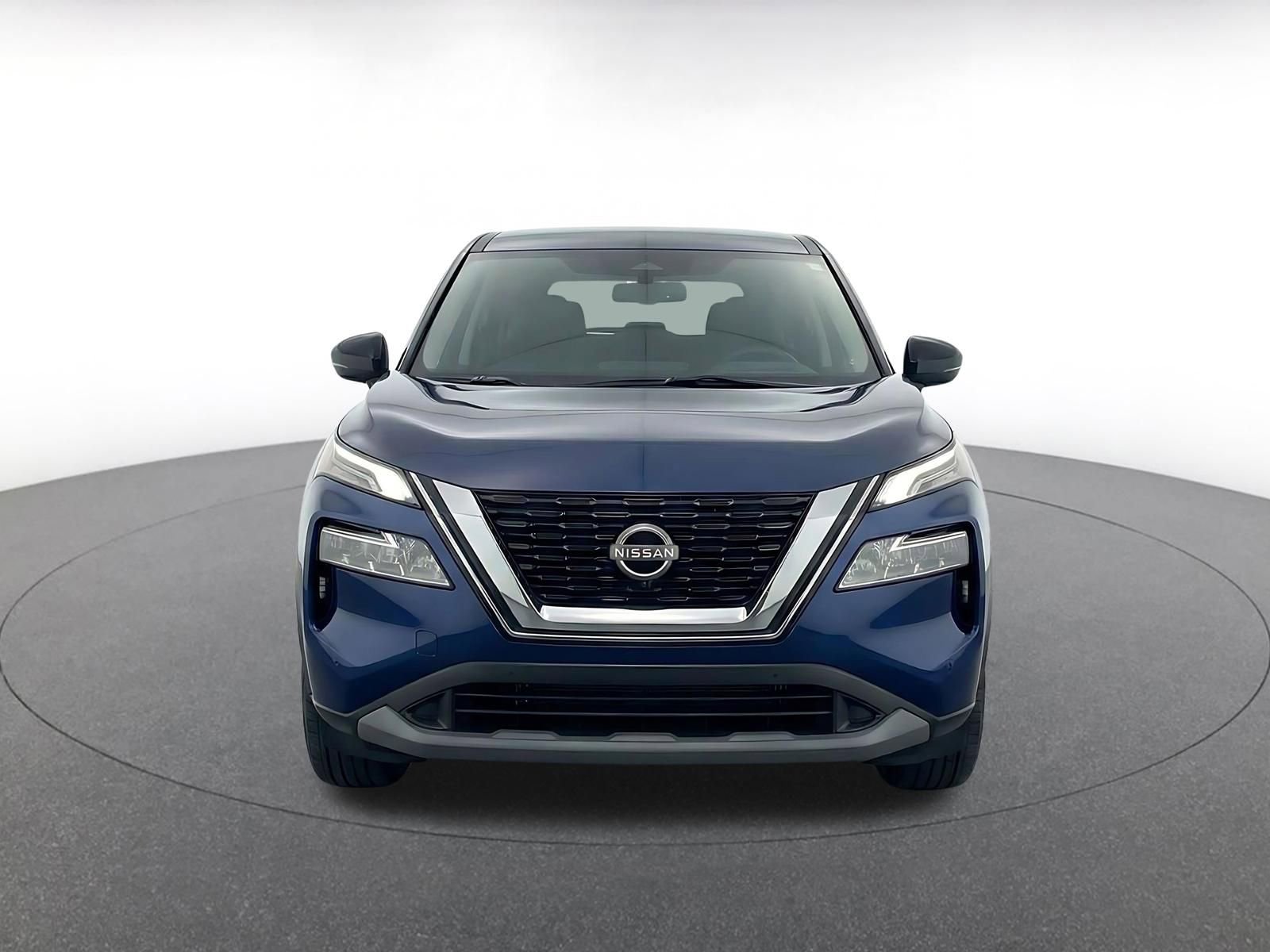 Used 2025 Nissan Rogue SV FWD image 2