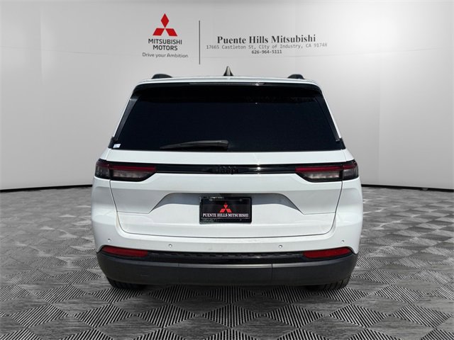 Used 2023 Jeep Grand Cherokee Altitude image 6