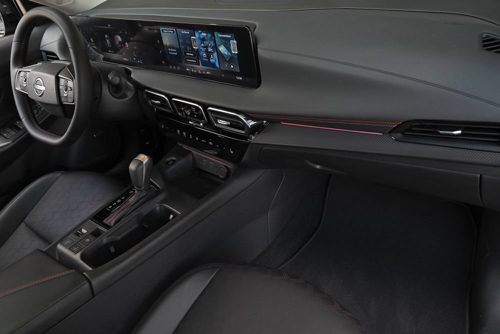 Used 2026 Nissan Sentra SR w/ SR Premium Package FWD image 16