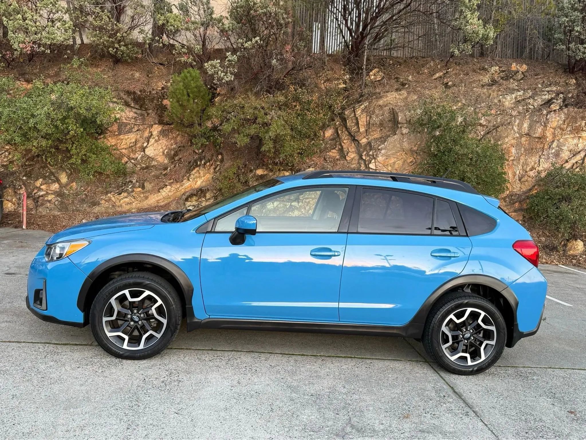 Used 2017 Subaru Crosstrek 2.0i Premium image 2