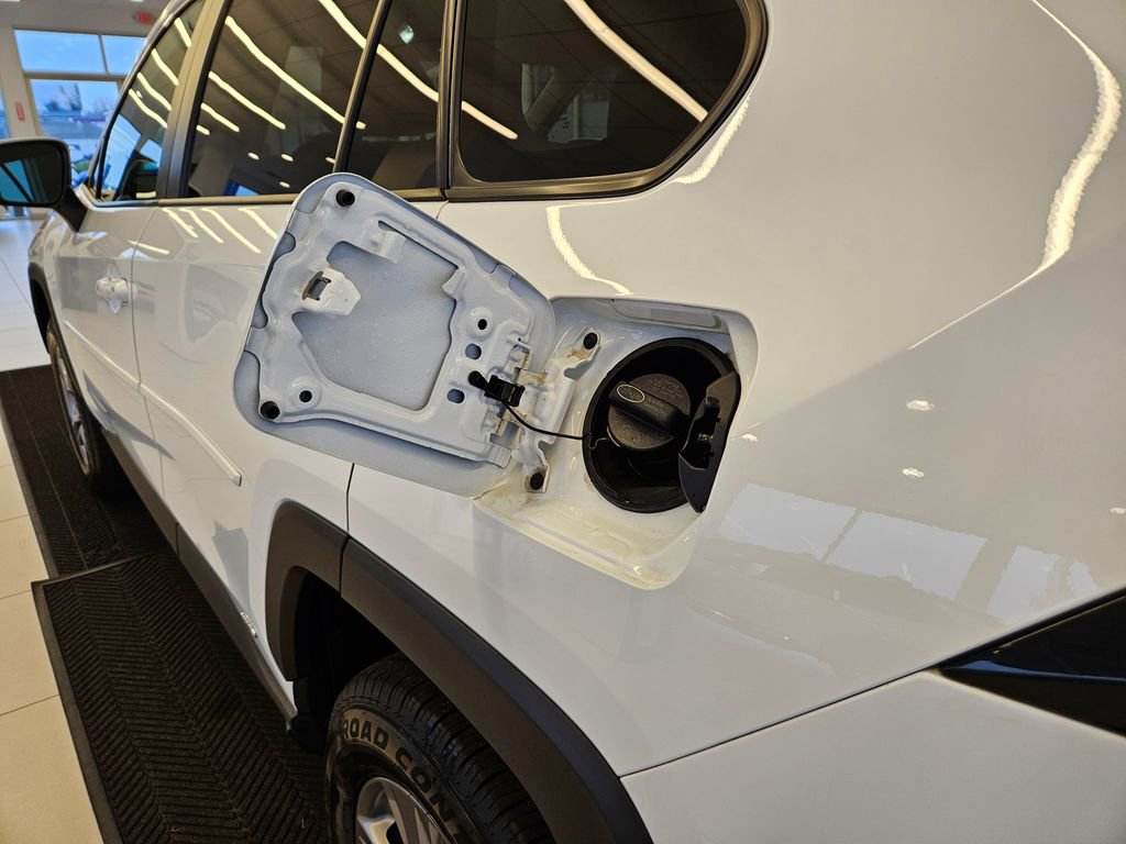 Used 2024 Toyota RAV4 LE image 32