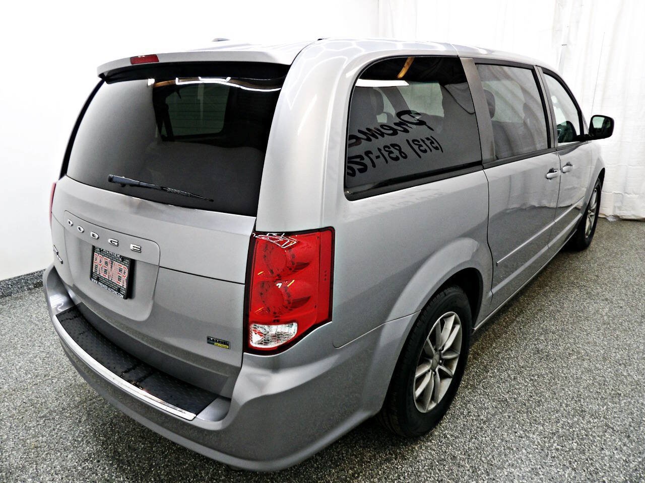 Used 2016 Dodge Grand Caravan SE FWD image 6