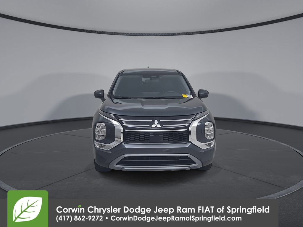Used 2025 Mitsubishi Outlander SE image 5