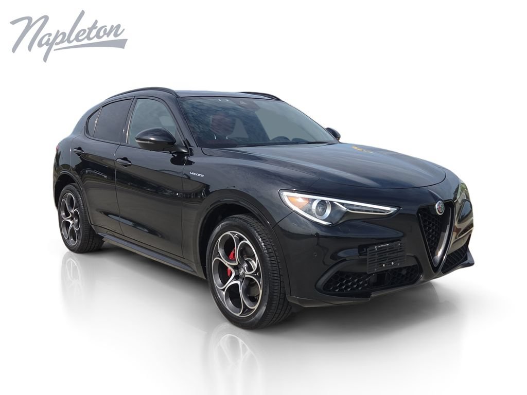 Used 2023 Alfa Romeo Stelvio Veloce AWD/4WD image 8