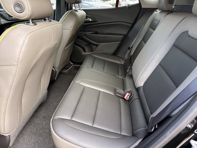 Used 2025 Chevrolet Trax ACTIV w/ Sunroof Package image 12