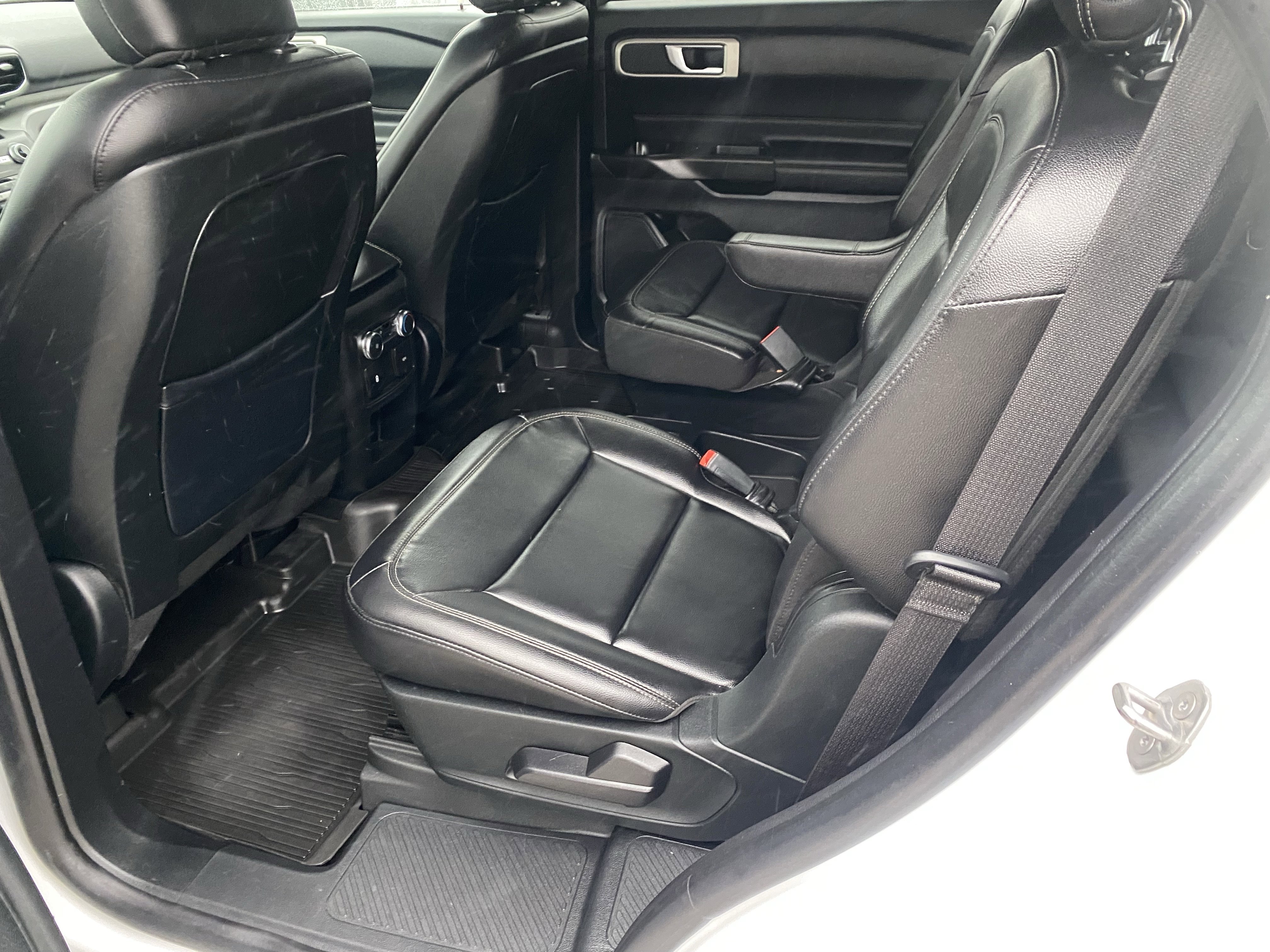 Used 2020 Ford Explorer XLT w/ Equipment Group 202A AWD/4WD image 11