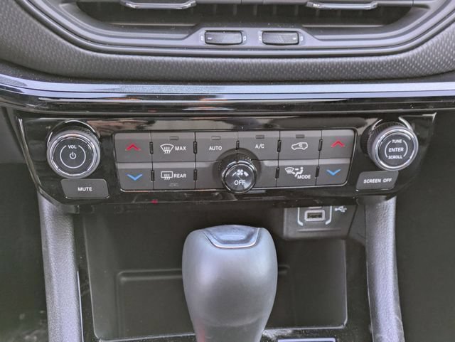 New 2026 Jeep Compass Latitude w/ Sun and Sound Group AWD/4WD image 26