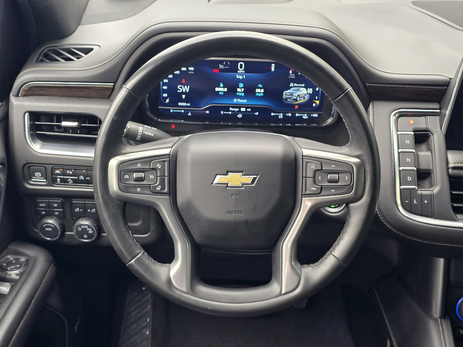 Used 2024 Chevrolet Tahoe Premier AWD/4WD image 17