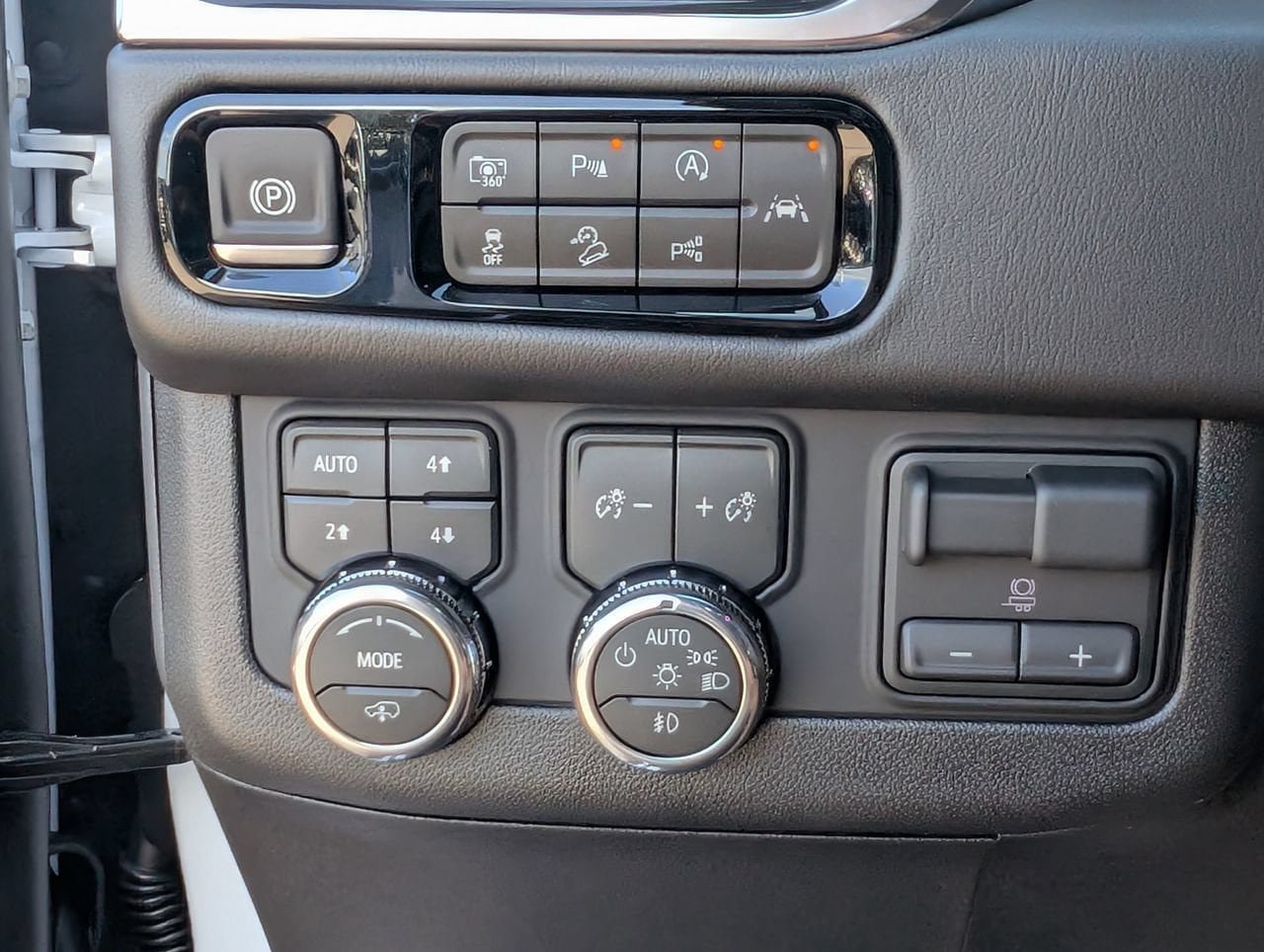 New 2026 GMC Yukon Denali w/ Denali Reserve Package AWD/4WD image 15