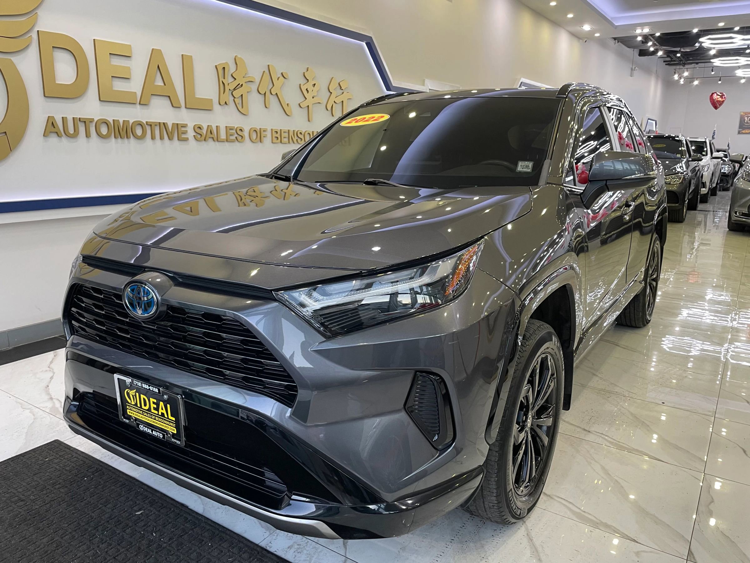 Used 2022 Toyota RAV4 SE w/ Convenience Package image 3
