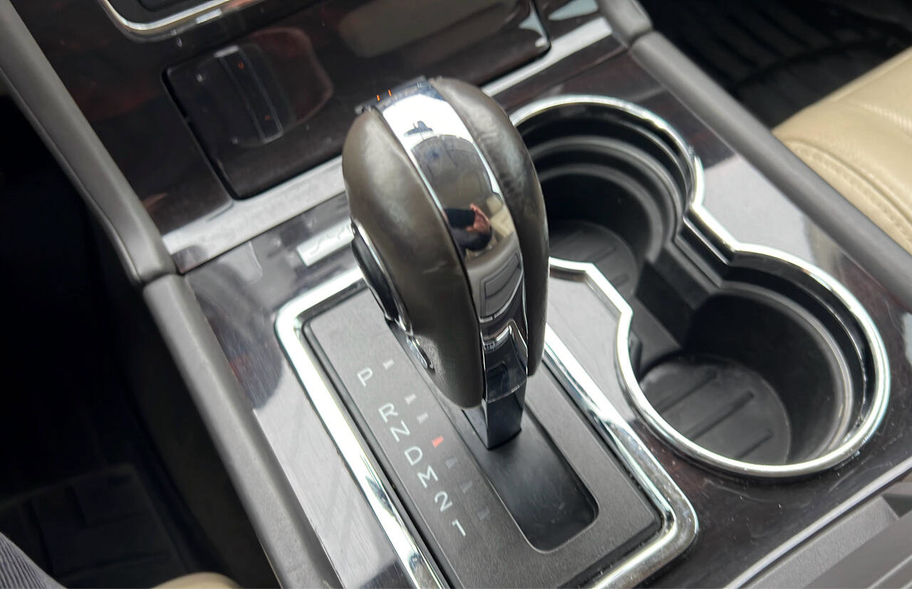 Used 2016 Lincoln Navigator Reserve image 24