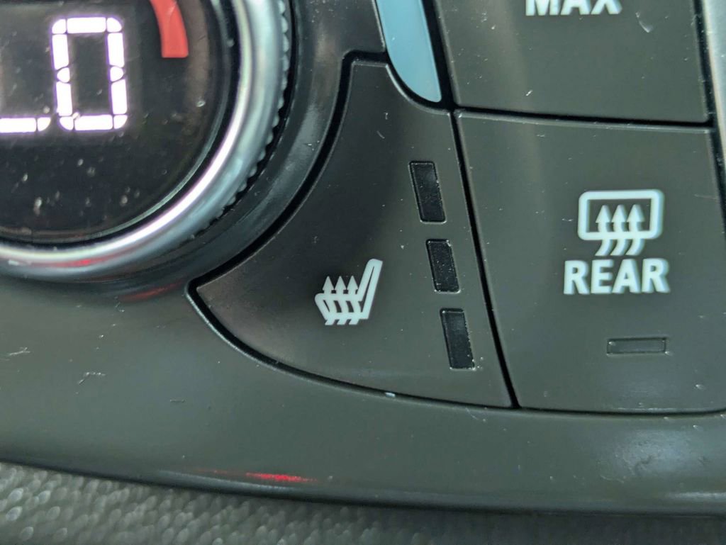 Used 2022 Chevrolet Traverse LT FWD image 24