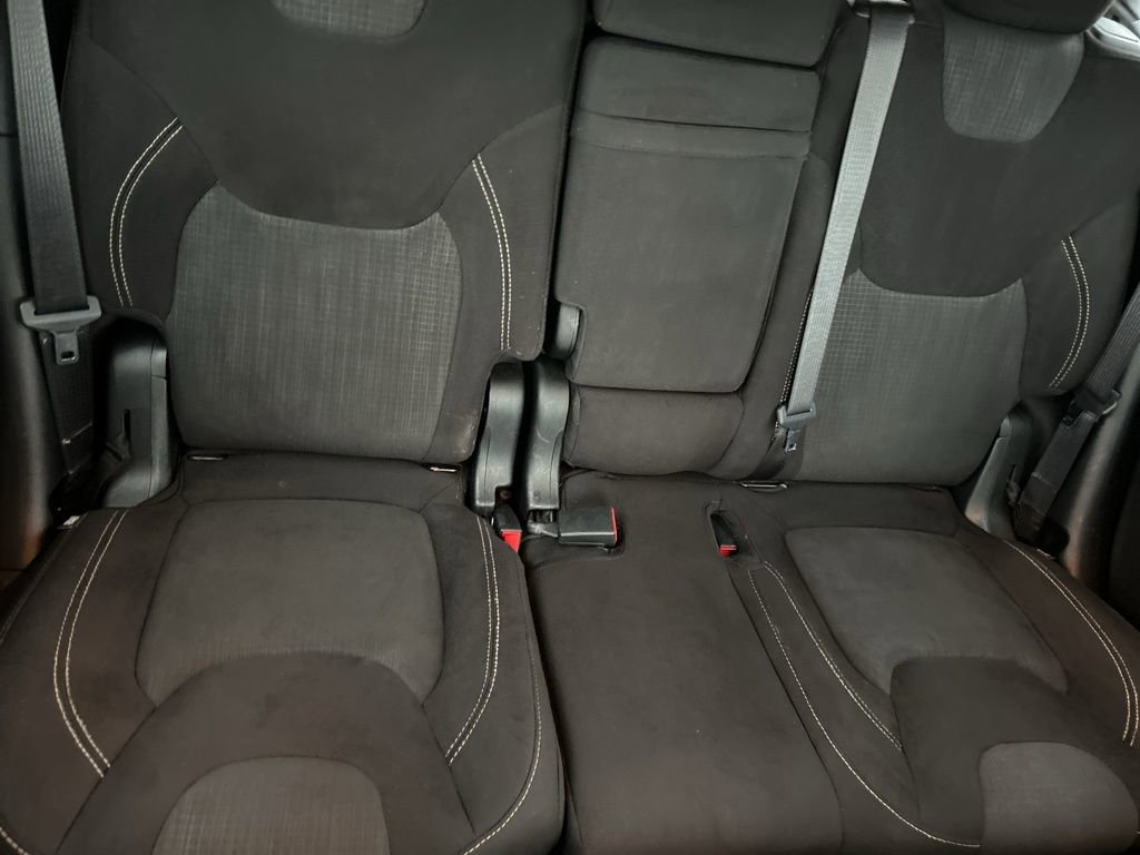 Used 2017 Jeep Cherokee Latitude w/ Cold Weather Group image 18