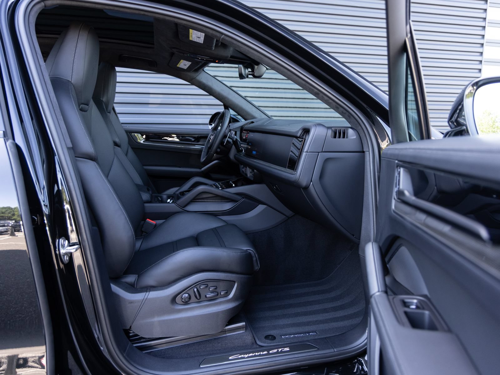 New 2026 Porsche Cayenne GTS AWD/4WD image 32