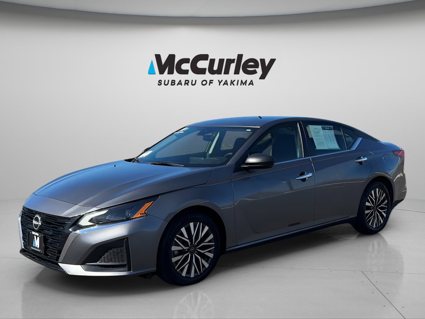 Used 2024 Nissan Altima 2.5 SV FWD image 1