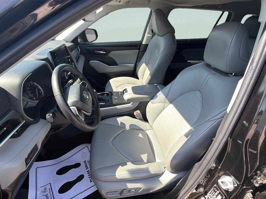 Used 2022 Toyota Highlander XLE FWD image 19