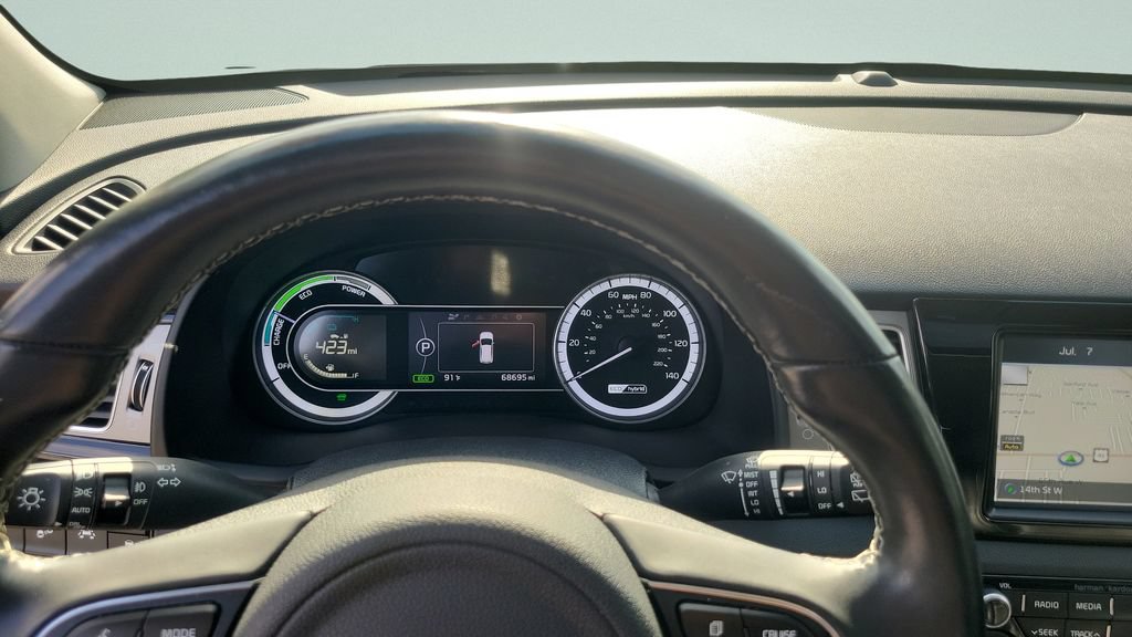 Used 2019 Kia Niro Touring FWD image 23