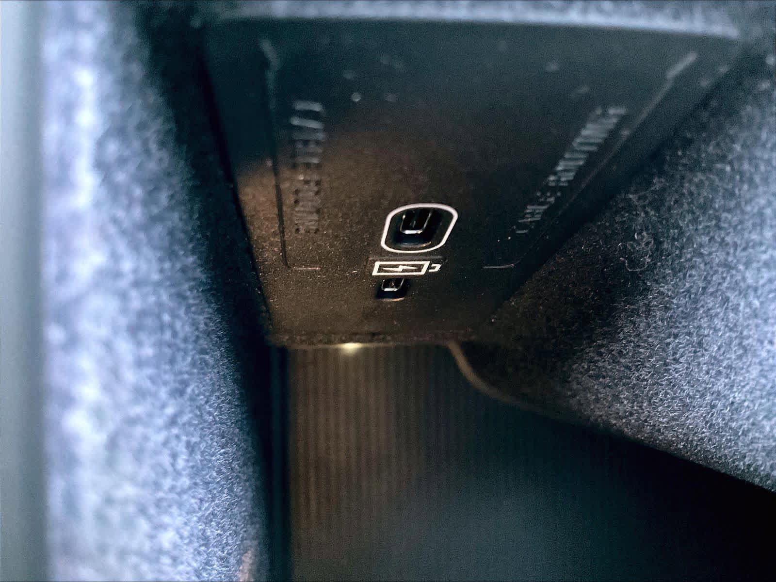 New 2026 Volvo XC60 B5 Plus w/ Climate Package image 23